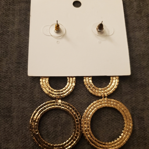 Gorgeous True Decadence (TD) Triple Circle Gold & Iridescent Bling Earrings NWT - Picture 2 of 2